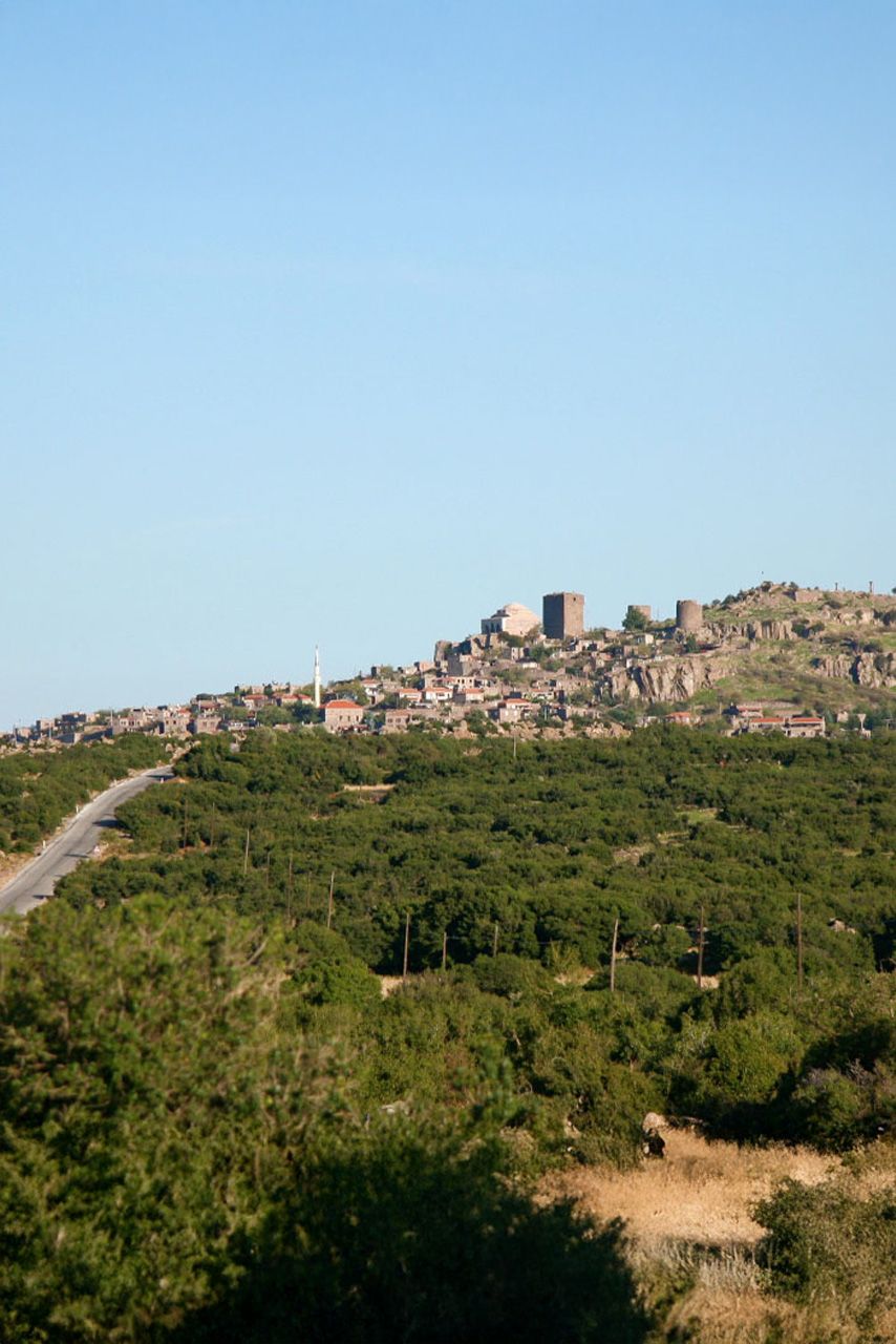 Behramkale Köyü: Taş Sokaklarda Tarihi Bir Gezinti